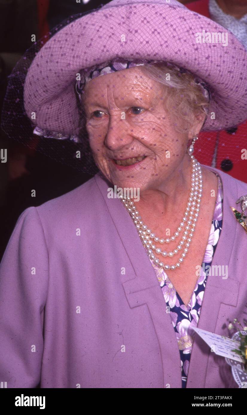 La Reine mère à l'église paroissiale de Wick, Caithness 14 août 1994 photo par les Archives Henshaw Banque D'Images