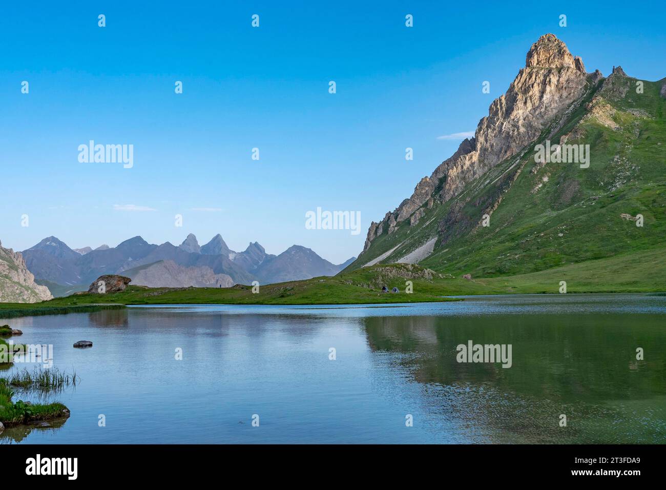 France, Savoie, massif du Cerces, Valloires, randonnée vers le lac du Cerces et les aiguilles d'Arves et le pic ceinture Banque D'Images