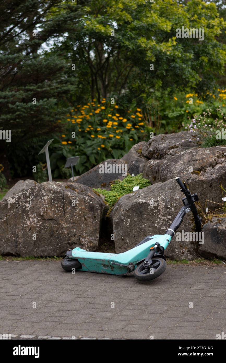 Scooter stationné au sol Banque D'Images