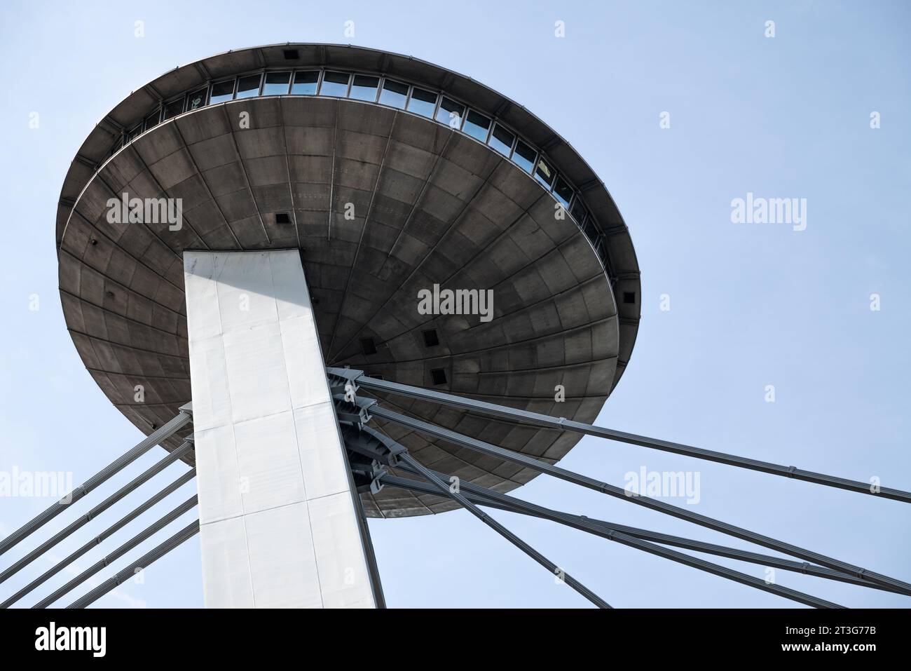 Détail du pont SNP à Bratislava, Slôovakia, architectes Jozef Lacko, Ladislav Kušnír, Ivan Slameň, Arpád Tesár, terminé en 1972 Banque D'Images