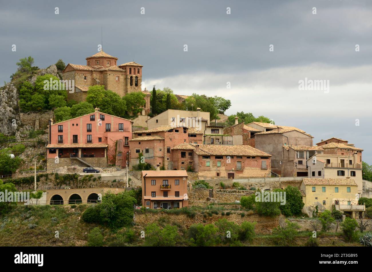 Salinas de Hoz avec l'église baroque Santa Maria Magdalena. Municipalité de Hoz y Costean, Somontano de Barbastro, province de Huesca, Aragon, Espagne. Banque D'Images