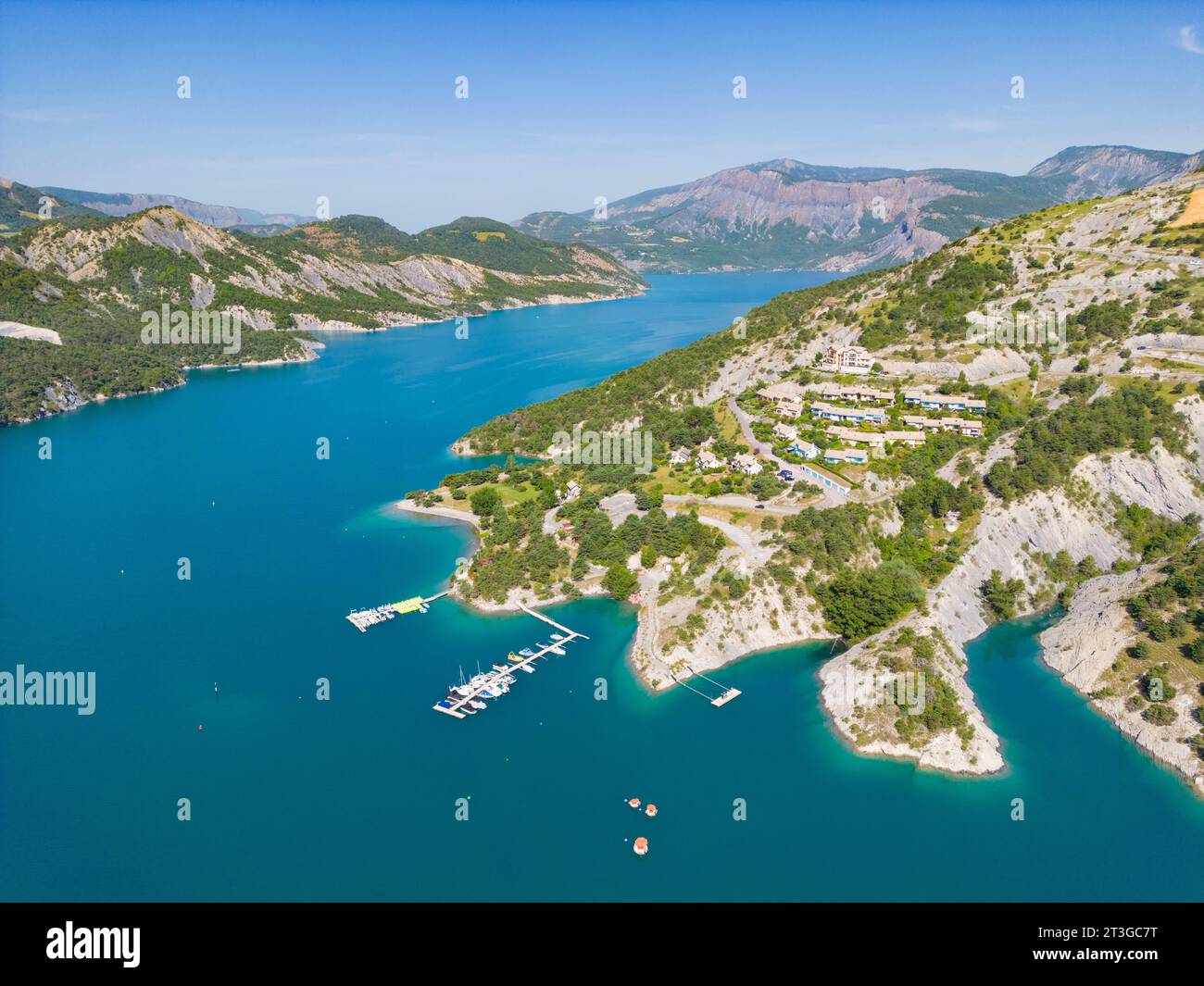 France, Hautes Alpes, le Sauze du Lac, Port Saint Pierre base nautique sur le lac serre Poncon (vue aérienne) Banque D'Images