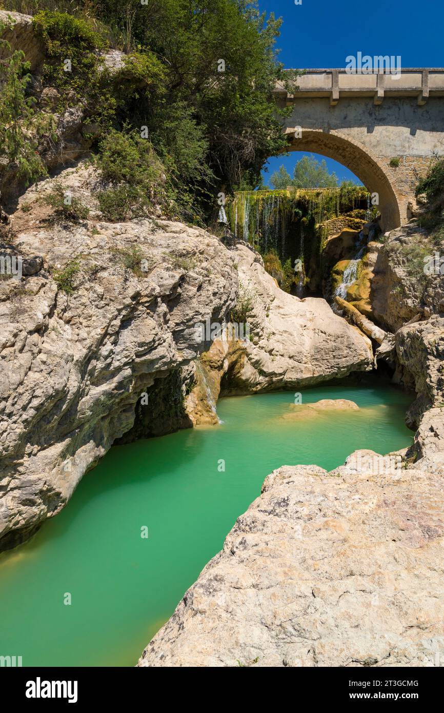 France, Alpes de haute Provence, Parc naturel régional du Luberon, Lurs, chute d'eau de Lurs Banque D'Images