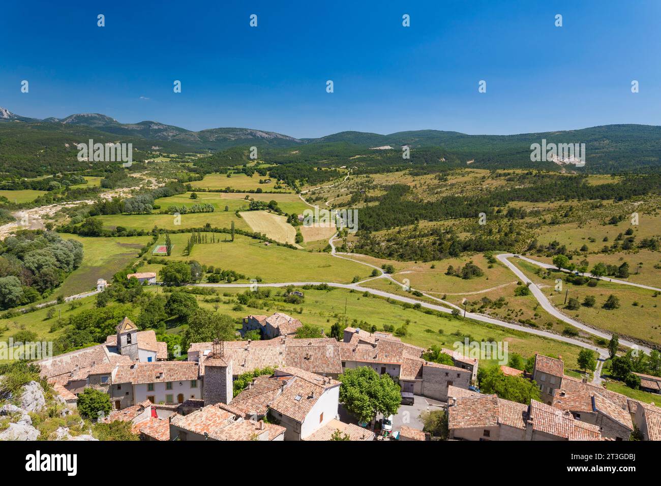 France, Var, Parc naturel régional du Verdon, Trigance, vue sur le village et la vallée depuis l'hôtel château de Trigance Banque D'Images
