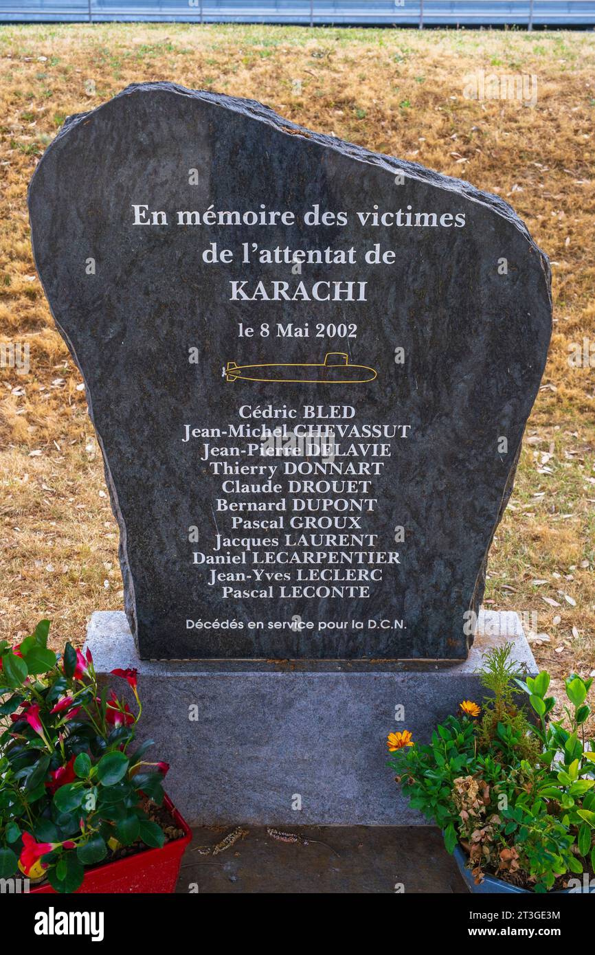 France, Manche, Cotentin, Cherbourg en Cotentin, monument à la mémoire des victimes de l'attentat de Karachi au Pakistan en 2002, qui a coûté la vie à onze Cherbourg qui travaillaient à la Direction de la construction navale Banque D'Images