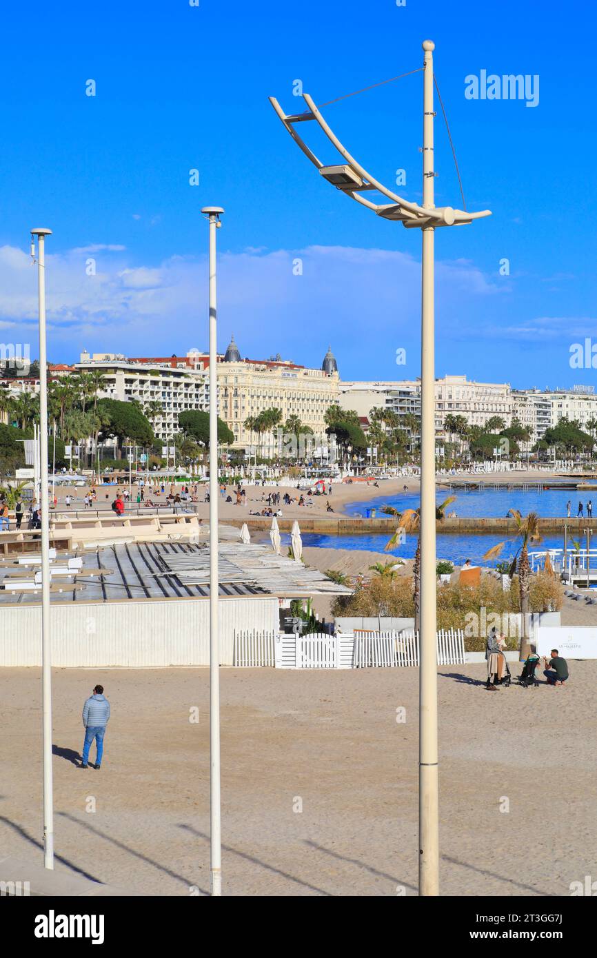 France, Alpes Maritimes, Cannes, vue sur la plage, la Croisette et l'hôtel Carlton en arrière-plan Banque D'Images
