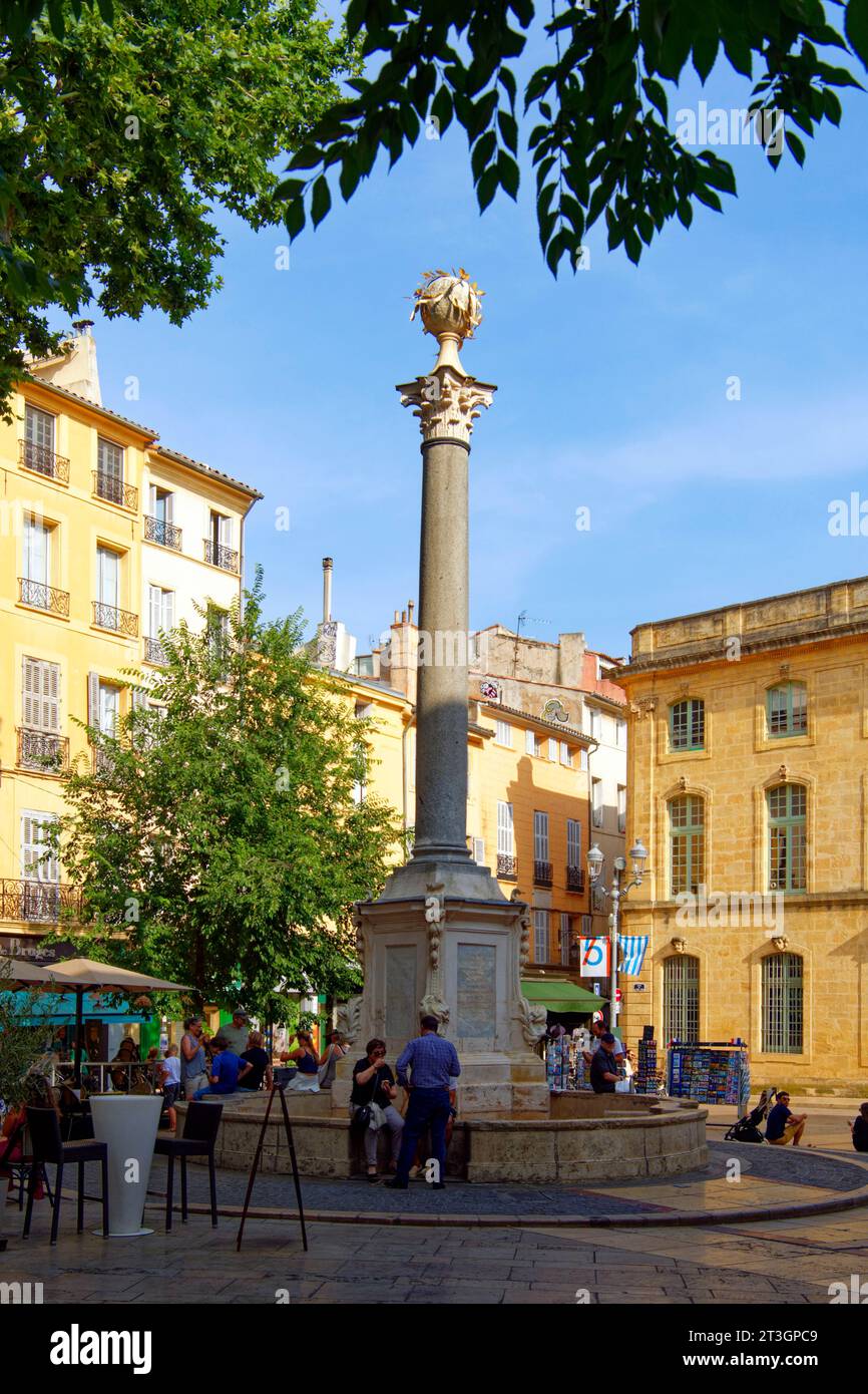 France, Bouches du Rhone, Aix en Provence, Place de l'Hôtel de Ville (City Hall Square) et Fontaine de la tanneurs Banque D'Images