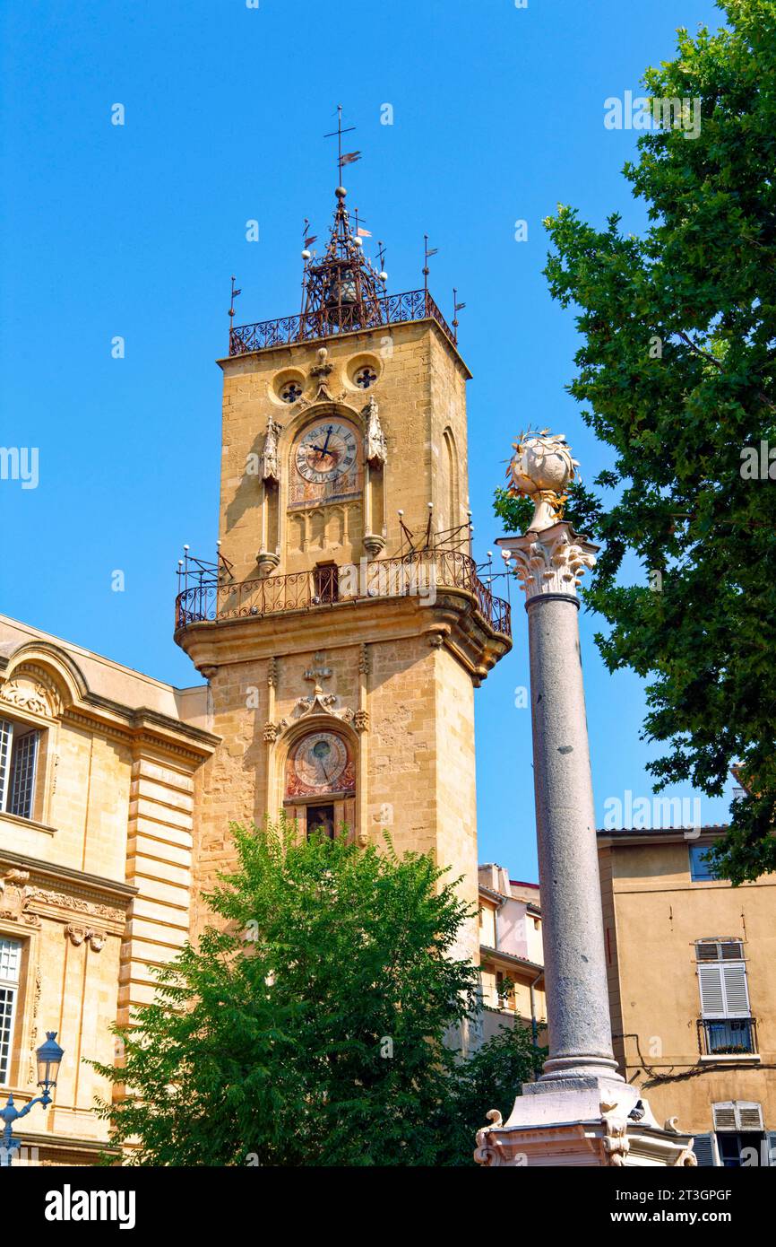 France, Bouches du Rhône, Aix en Provence, place de l'Hôtel de ville, clocher des Augustins et Fontaine des tanneurs Banque D'Images