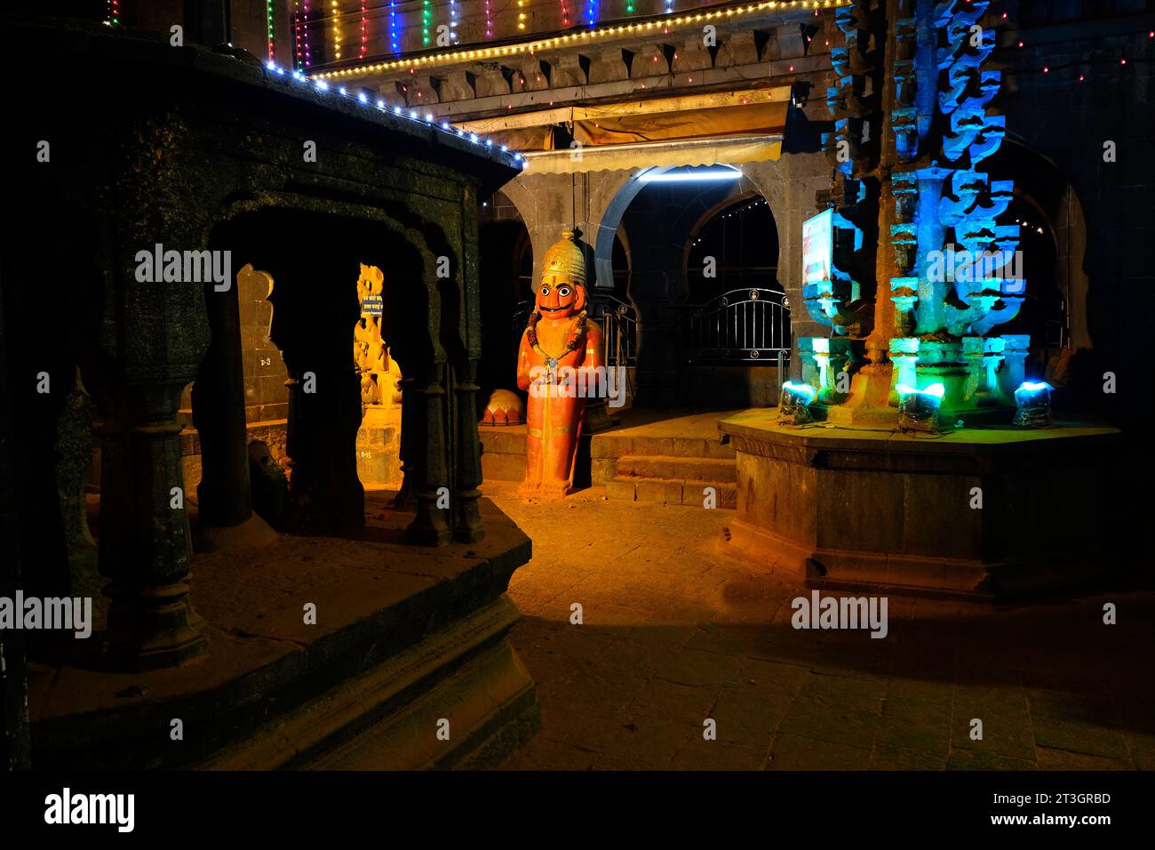24 octobre 2023, dévot au fort de Jejuri, scène de nuit au temple de Khandoba Jejuri, dussehra en festival dans la nuit, Maharashtra, Inde. Banque D'Images