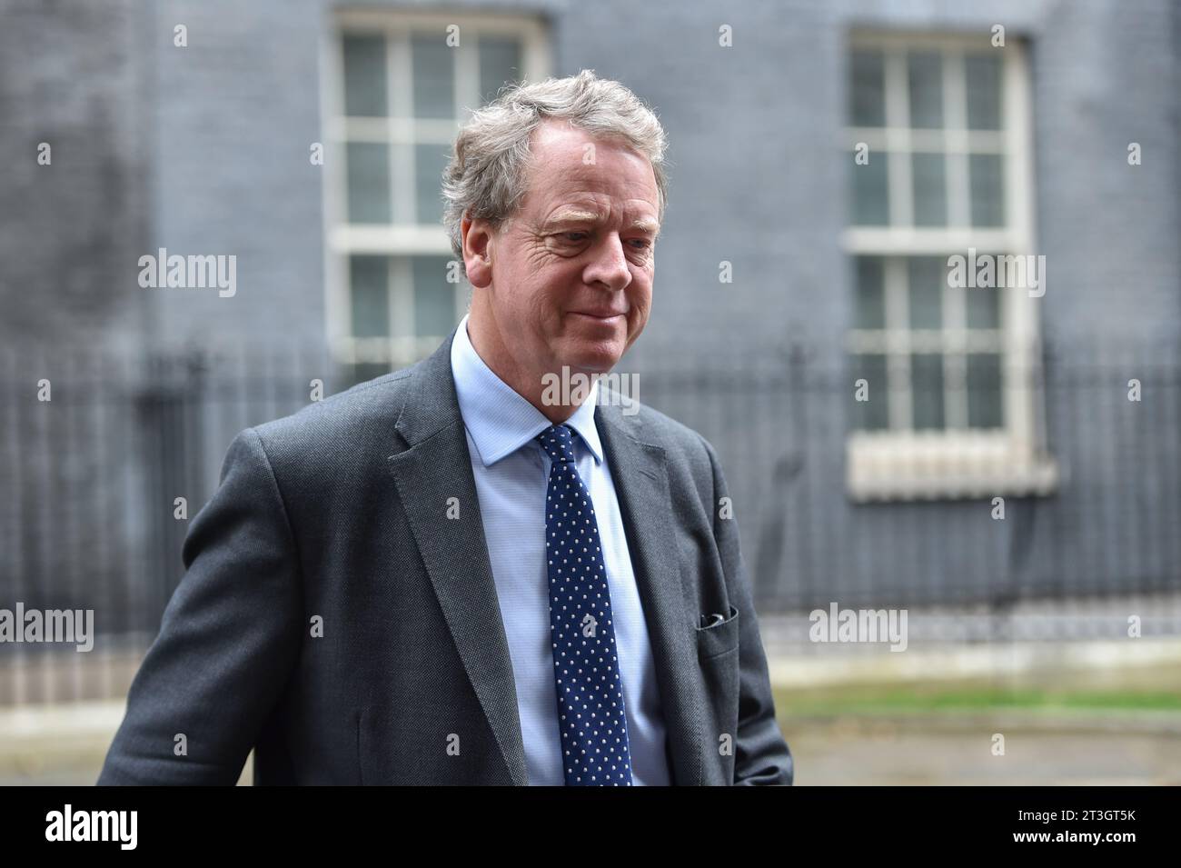 Le secrétaire d'État pour l'Écosse, Alister Jack, quitte Downing Street après une réunion du Cabinet. Banque D'Images