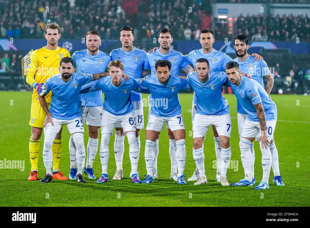 ROTTERDAM, PAYS-BAS - OCTOBRE 25 : photo d'équipe avec à l'arrière : le gardien Ivan Provedel du SS Lazio, Luis Alberto du SS Lazio, Nicolo Casale du SS Lazio, Alessio Romagnoli du SS Lazio, Ciro immobile du SS Lazio, Elseid Hysaj du SS Lazio, et devant : Elseid Hysaj du SS Lazio, Nicolo Rovella du SS Lazio, Felipe Anderson du SS Lazio, Adam Marusic du SS Lazio, Mattia Zaccagni du SS Lazio lors du match Groupe E - UEFA Champions League 2023/24 entre Feyenoord et SS Lazio au Stadion Feijenoord le 25 octobre 2023 à Rotterdam, pays-Bas. (Photo d'Andre Weening/Orange Pictures) Banque D'Images