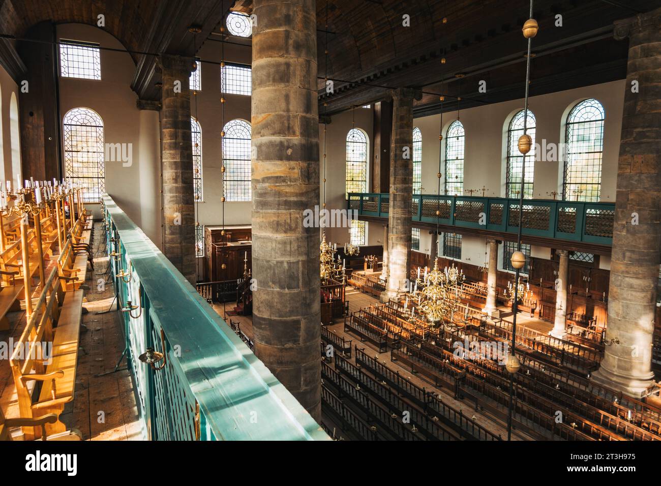 La lumière dorée de l'après-midi illumine la synagogue portugaise d'Amsterdam, un bâtiment historique du 17e siècle. Terminé 1675 Banque D'Images