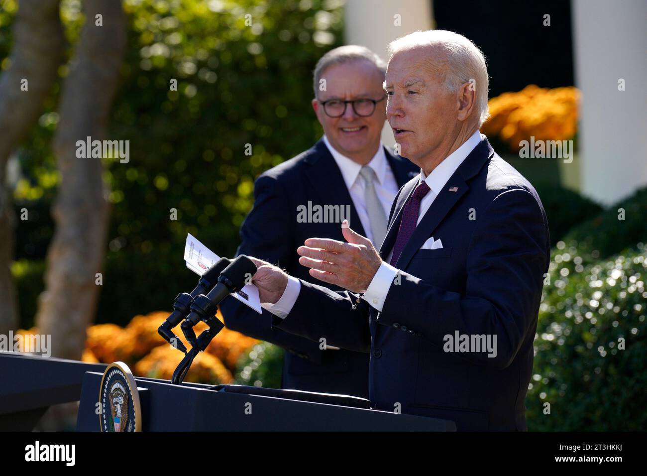 Le résident Joe Biden et le Premier ministre australien Anthony Albanese tiennent une conférence de presse conjointe lors d'une visite officielle à la Maison Blanche à Washington DC le mercredi 25 octobre 2023. Photo de Yuri Gripas/UPI Banque D'Images