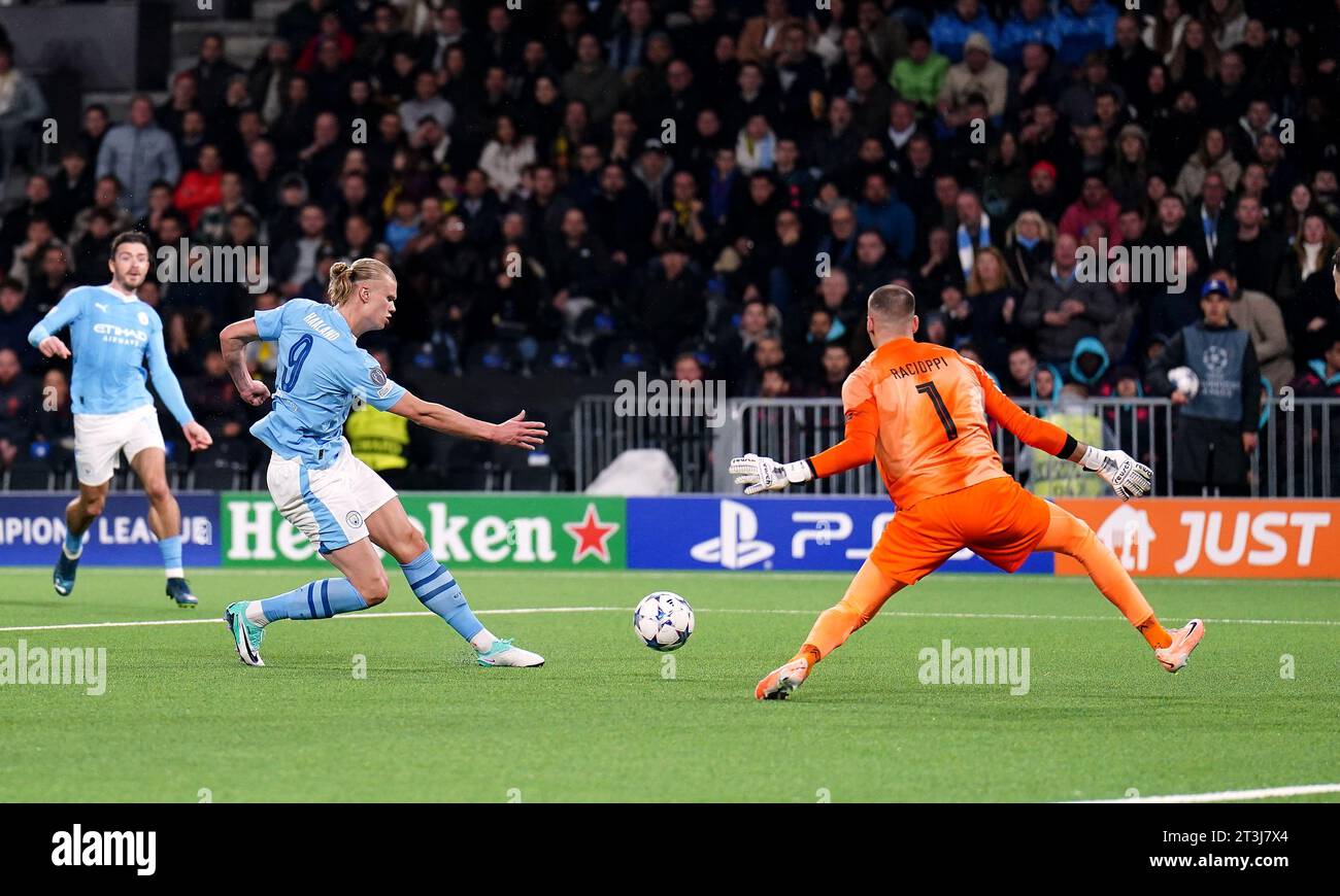 Erling Haaland de Manchester City tire lors du match du groupe G de l'UEFA Champions League au stade Wankdorf de Berne, en Suisse. Date de la photo : mercredi 25 octobre 2023. Banque D'Images