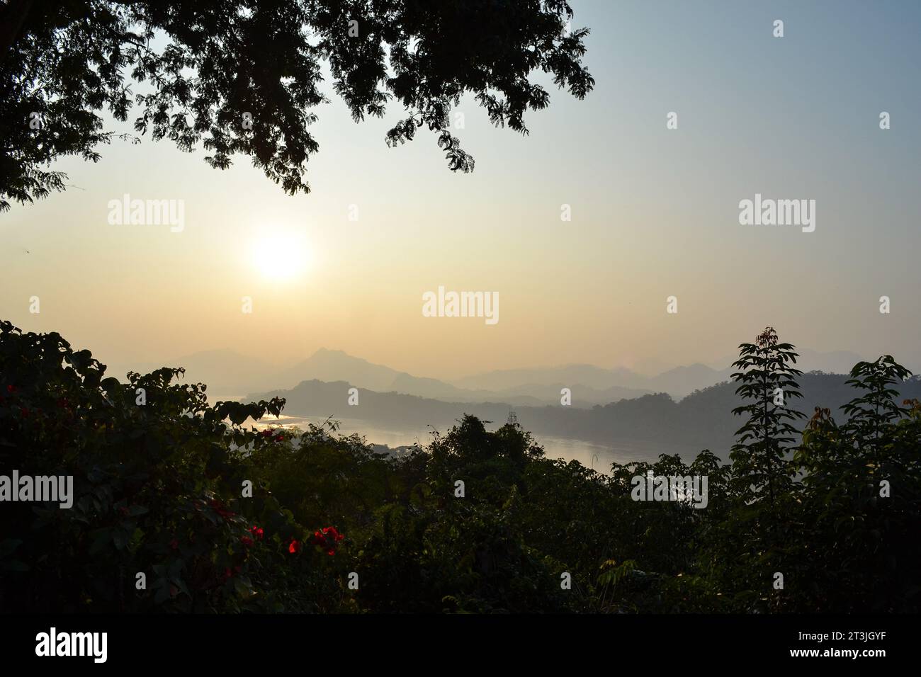 Fleuve Mékong à Luang Prabang au coucher du soleil Banque D'Images