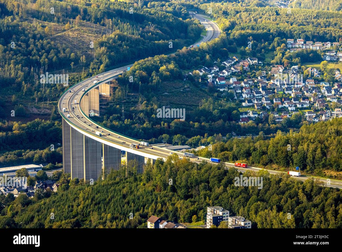 Luftbild, Autobahnbrücke Siegtalbrücke der Autobahn A45 Sauerlandlinie, geplanter Ersatzneubau 2027, Blick auf Siegen, Niederschelden, Siegen, Sauerland, Nordrhein-Westfalen, Deutschland ACHTUNGxMINDESTHONORARx60xEURO *** vue aérienne, pont autoroutier Siegtalbrücke de l'autoroute A45 Sauerlandlinie, remplacement prévu 2027, vue de Siegen, Niederschelden, Siegen, Sauerland, Rhénanie du Nord-Westphalie, Allemagne ATTENTIONXMINDESTHONORARx60xEURO crédit : Imago/Alamy Live News Banque D'Images