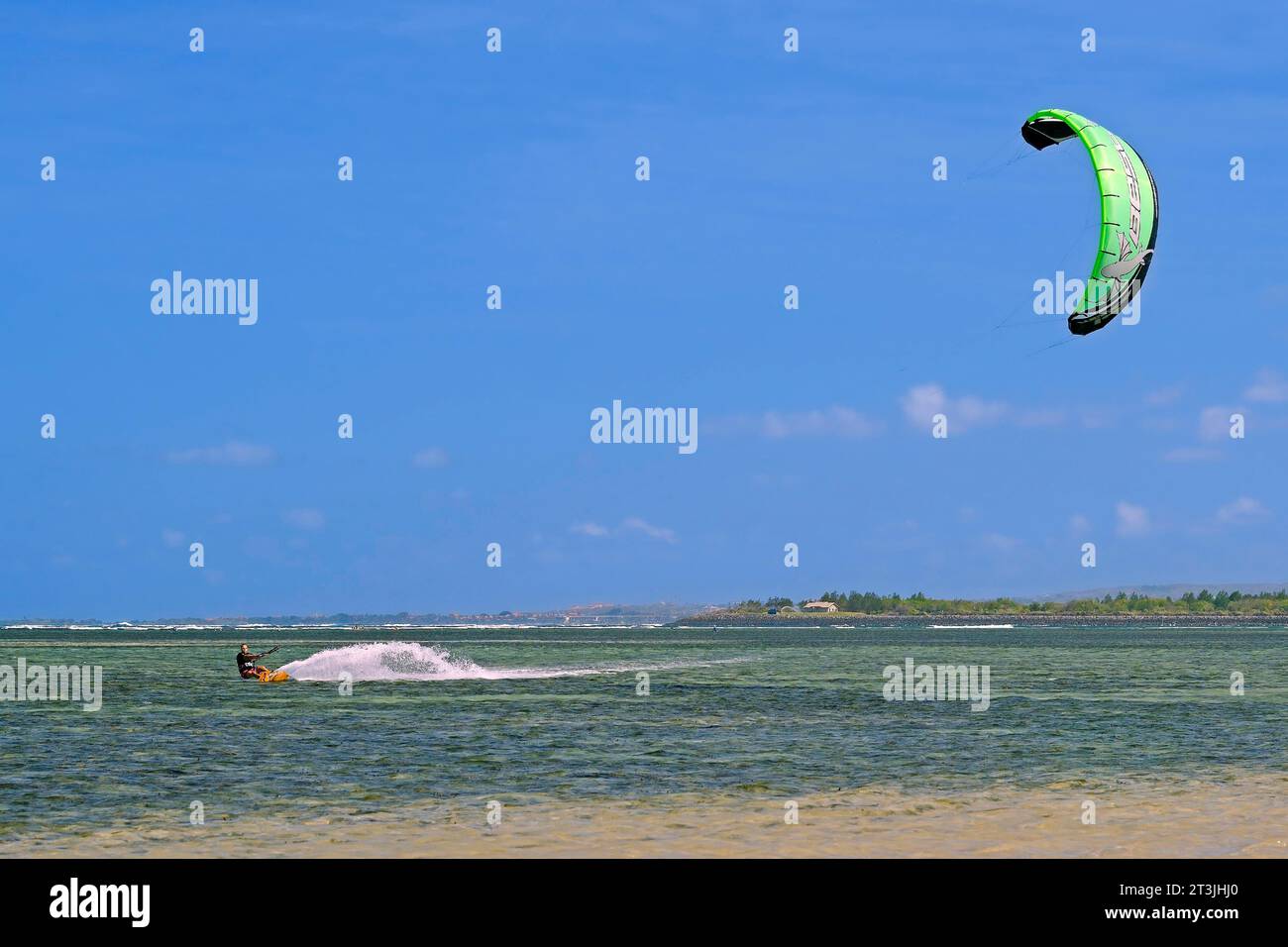 Kite surfeurs sur la plage de Sanur, Bali, Indonésie, Asie Banque D'Images