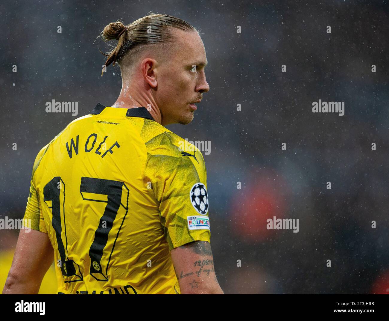25 octobre 2023 ; St James' Park, Newcastle, Angleterre ; UEFA Champions League football, Newcastle United contre Borussia Dortmund ; Marius Wolf de Borussia Dortmund Banque D'Images
