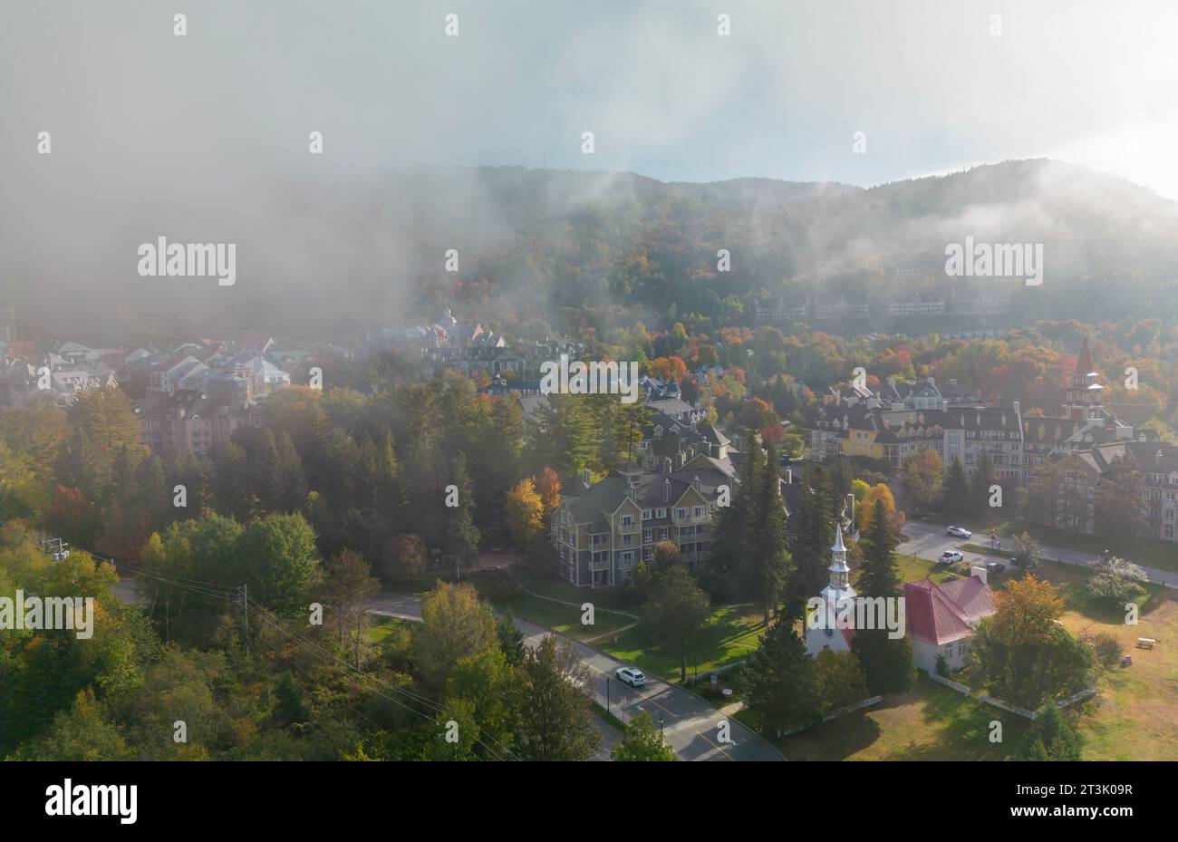 Vue aérienne du village de Mont Tremblant en automne Banque D'Images