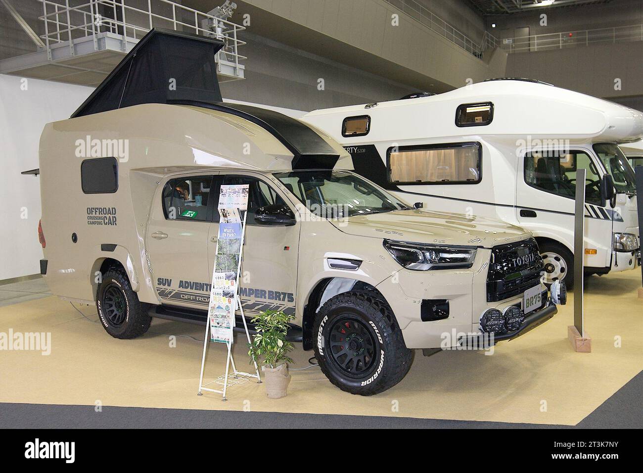 Camping Cars au Japan Mobility Show 2023 le 25 octobre 2023 à Tokyo, Japon. Le salon aura lieu du 28 octobre au 5 novembre à Tokyo Big Sight. Crédit : Michael Steinebach/AFLO/Alamy Live News Banque D'Images