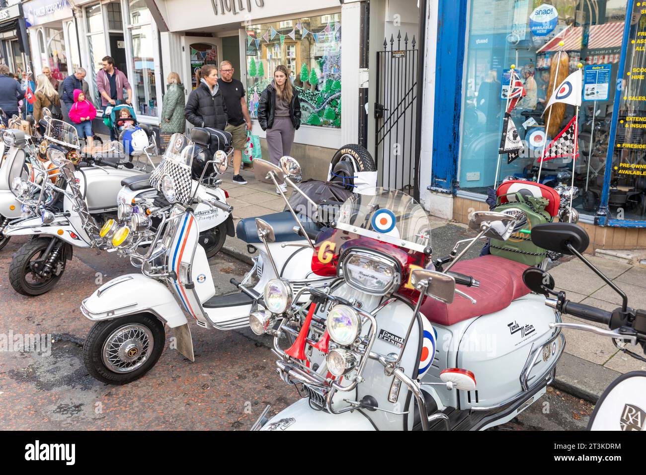 Clitheroe Lancashire, en 2023, rallye annuel Ribble Valley Scooter, a vu environ 500 scooters au rallye de 3 jours, Angleterre, Royaume-Uni, septembre 2023. Banque D'Images