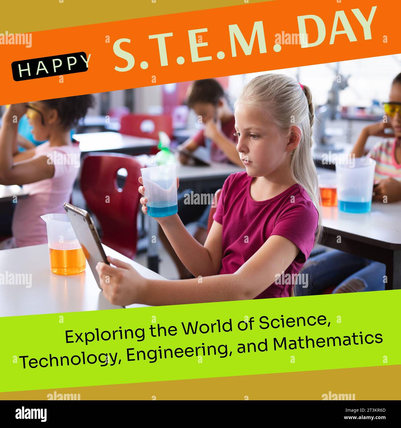 Composite de texte Happy STEM Day et d'écolière caucasienne tenant un flacon chimique et utilisant un comprimé Banque D'Images