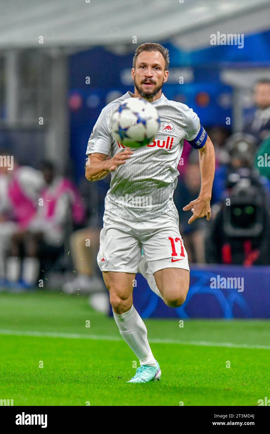 Milan, Italie. 24 octobre 2023. Andreas Ulmer (17) du FC Salzbourg vu lors du match de l'UEFA Champions League entre l'Inter et le FC Salzbourg à Giuseppe Meazza à Milan. (Crédit photo : Gonzales photo - Tommaso Fimiano). Banque D'Images