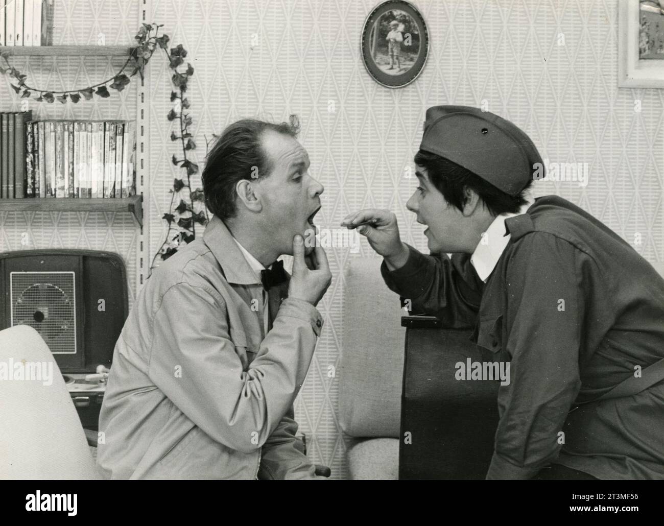 Les acteurs danois Jørgen RYG et l'actrice Bodil Udsen dans le film School for suicide (Selvmordsskolen), Danemark 1964 Banque D'Images