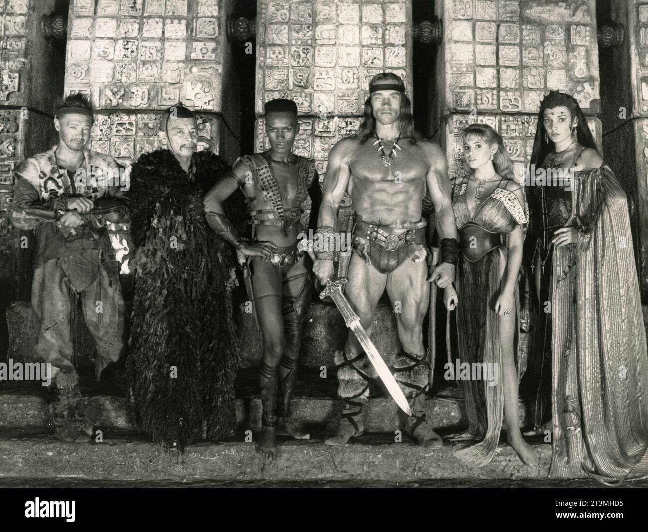 arnold-schwarzenegger-olivia-dabo-conan-banque-de-photographies-et-d