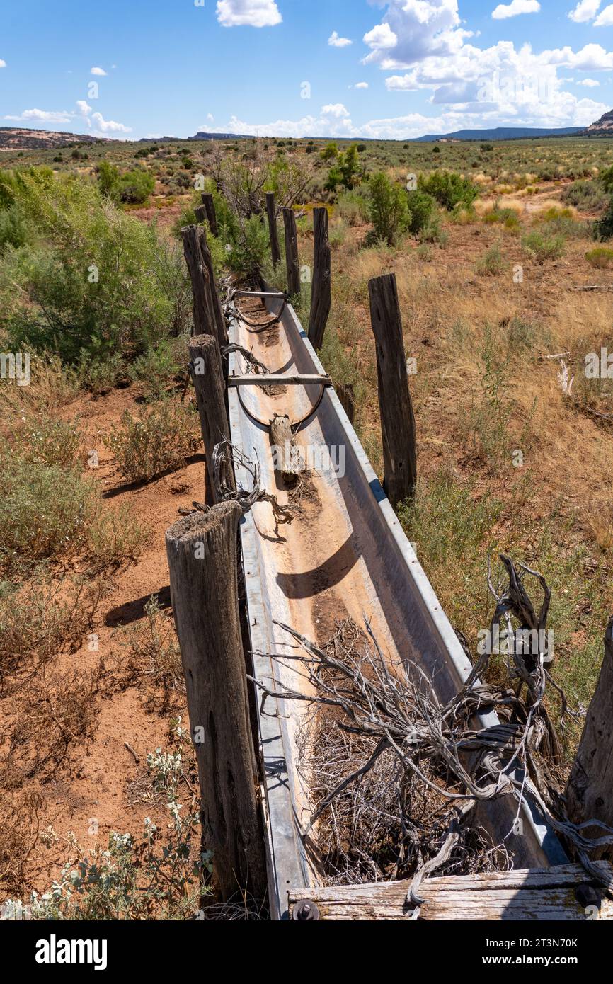 Un ancien abreuvoir de bétail sur un ancien ranch de bétail dans le sud-est de l'Utah. Banque D'Images