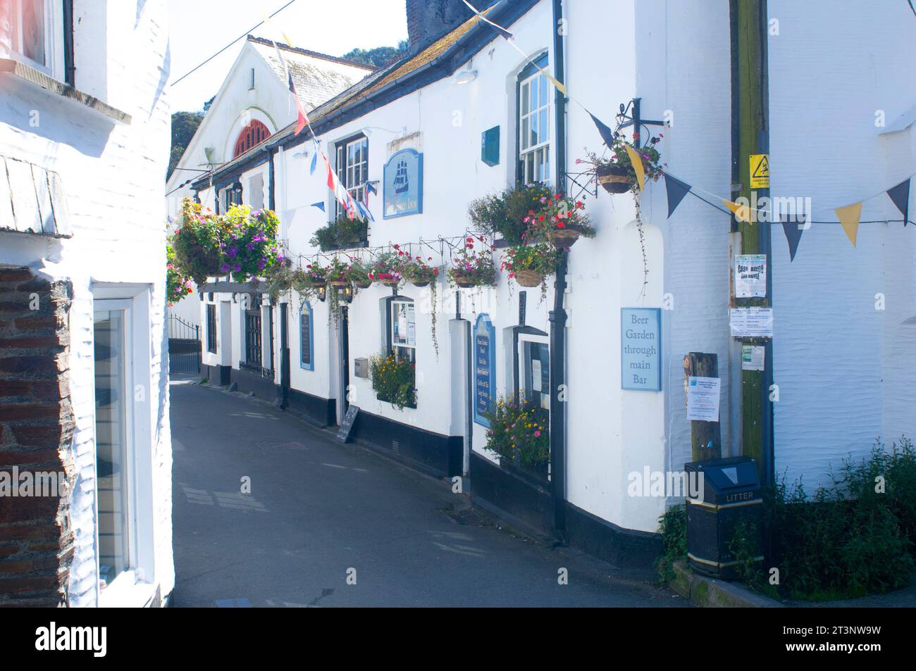 Pub et restaurant, Central Polperro, Cornouailles, Royaume-Uni - John Gollop Banque D'Images