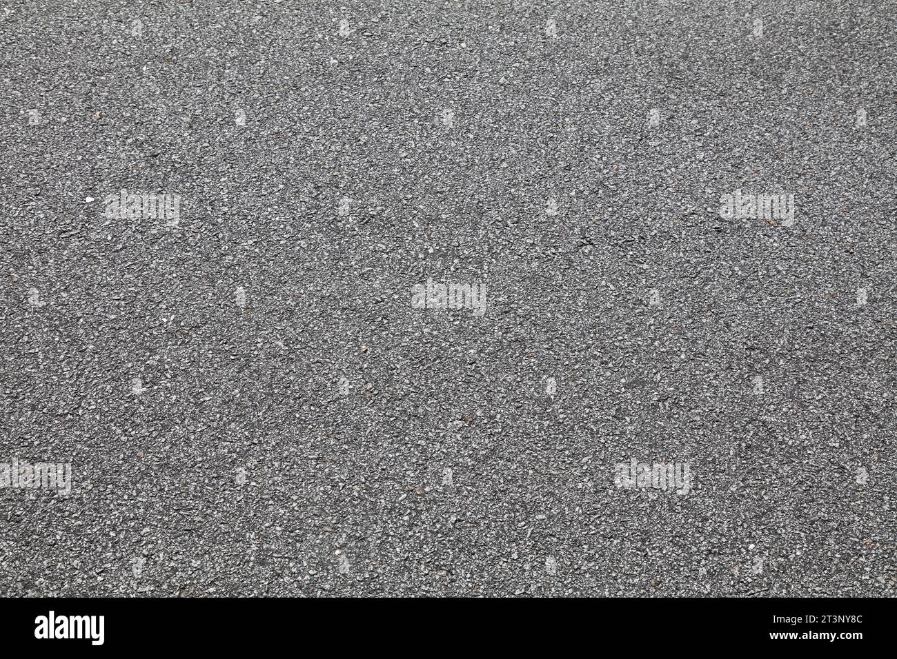 Texture de surface noire de route asphaltée. Vue de dessus de la surface du tarmac en arrière-plan de la route. Banque D'Images