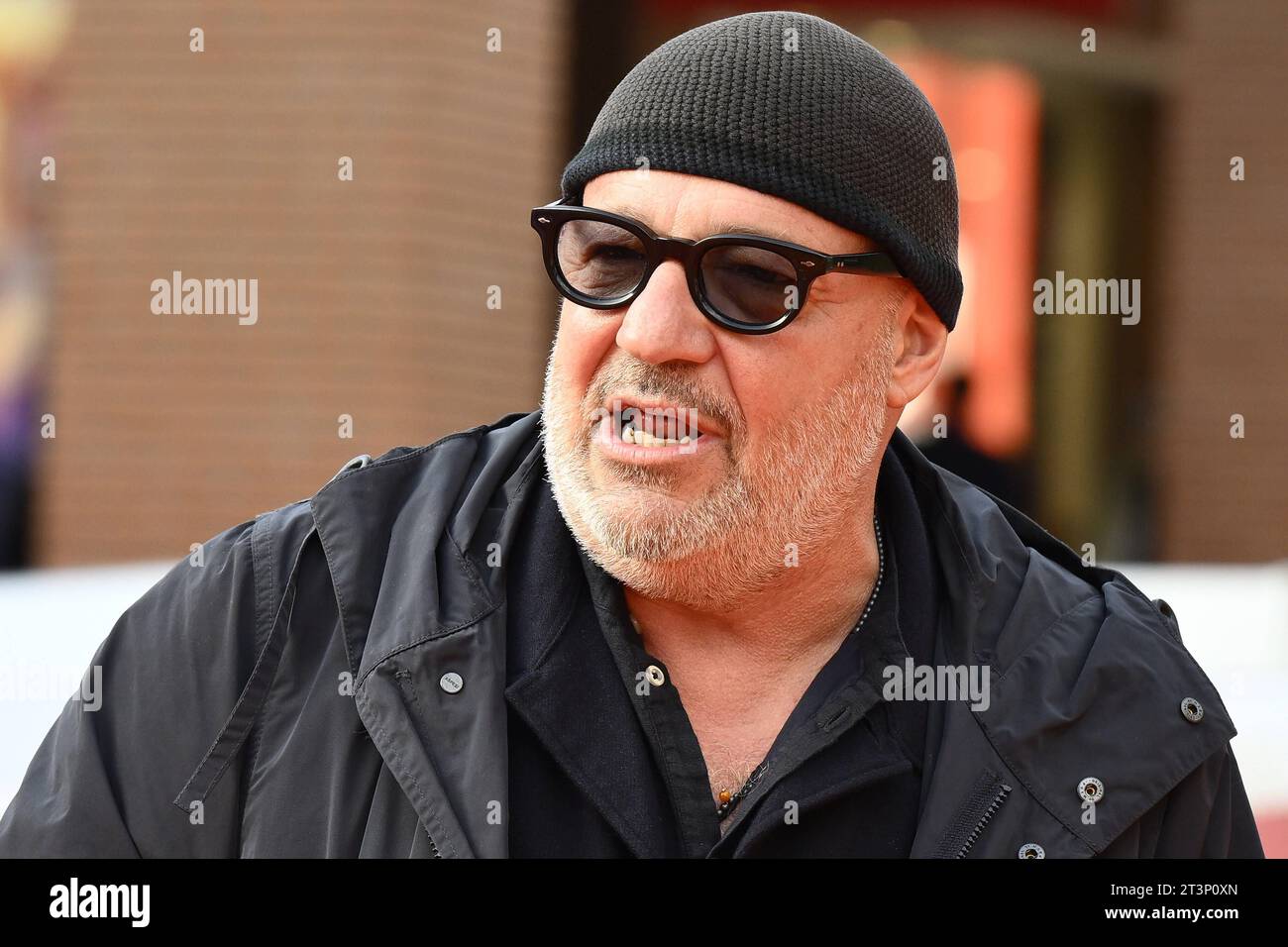 Actualités - Festival du film de Rome 18e édition - JOUR 9 Gianfranco Rosi participe à un tapis rouge lors de la 18e édition du Festival du film de Rome, 26 octobre 2023, Auditorium Parco della Musica, Rome, Italie. Auditorium de Rome Parco della Musica Italie Copyright : xDomenicoxCippitellix/xLiveMediax LPN 1103340 crédit : Imago/Alamy Live News Banque D'Images