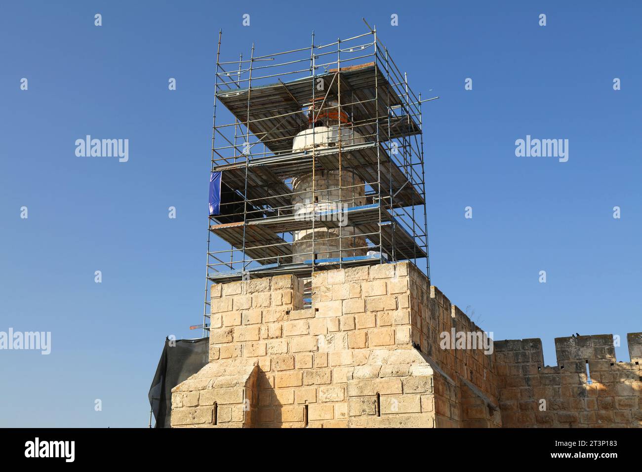 Travaux de rénovation et échafaudages sur les murs de la ville à Jérusalem, Israël. Banque D'Images