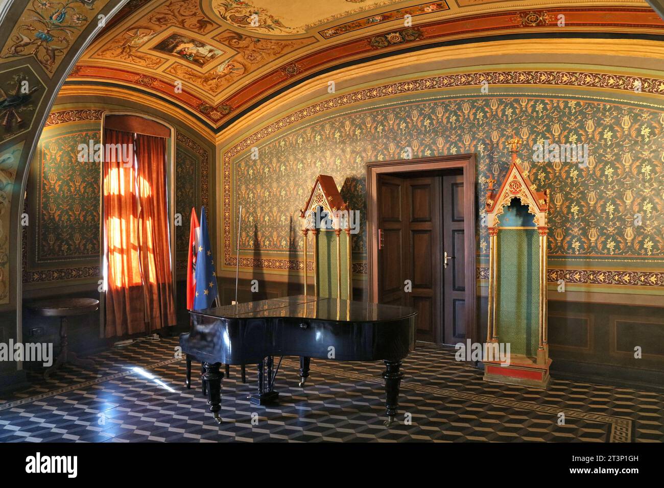 JÉRUSALEM, ISRAËL - 29 OCTOBRE 2022 : intérieur du bâtiment historique de l'Hospice autrichien (Hospice de pèlerin autrichien à la Sainte famille) à Jérusalem, Israël Banque D'Images