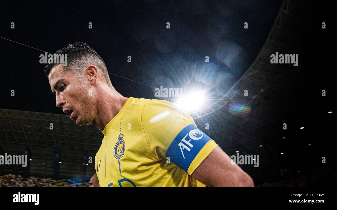 Cristiano Ronaldo d'Al-Nassr FC entre sur le terrain avant le match jour 3 de la Ligue des Champions AFC 2023-24 Groupe E entre Al-Nassr FC (KSA) et Al Duhail SC (QAT) à Al Awwal Park le 24 octobre 2023 à Riyad, Arabie Saoudite. Photo de Victor Fraile / Power Sport Images Banque D'Images