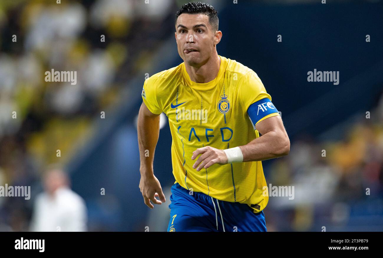 Cristiano Ronaldo d'Al-Nassr FC en action lors du match Al-Nassr FC (KSA) vs Al Duhail SC (QAT) jour 3 de l'AFC Champions League 2023-24 Groupe E à Al Awwal Park le 24 octobre 2023 à Riyad, Arabie Saoudite. Photo de Victor Fraile / Power Sport Images Banque D'Images