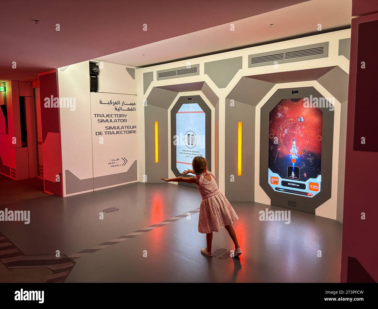 Émirats arabes Unis, Abu Dhabi, 2023-10-25. Inauguré en novembre 2017, le Louvre Abu Dhabi est une extension du musée du Louvre à Paris et a été conçu par l’architecte français Jean nouvel. Il est le fruit d’un accord intergouvernemental entre la France et l’Émirat d’Abou Dhabi signé en 2007. Photographie de Fred MARIE / collectif DR. Émirats arabes Unis, Abu Dhabi, 2023-10-25. Lancement en novembre 2017, le Louvre Abou Dabi est une extension du musée du Louvre de Paris et a ete concu par l architecte francais Jean nouvel. Il est le résultat d'un accord intergouvernemental entre la FRA Banque D'Images