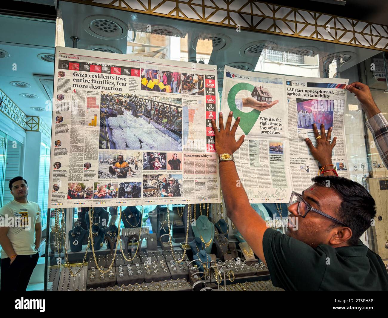 Émirats arabes Unis, Dubaï, 2023-10-20. À l'intérieur du souk de l'or où les gens peuvent acheter des bijoux en or et en argent. Photographie de Fred MARIE / collectif DR. Banque D'Images