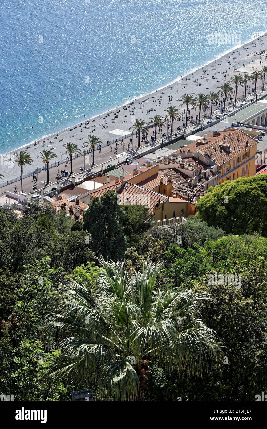 Paysages du bord de mer méditerranéen, sur la commune de Nice (Alpes maritimes) dans le sud de la France. promenade des anglais, vieilles belles façades Banque D'Images