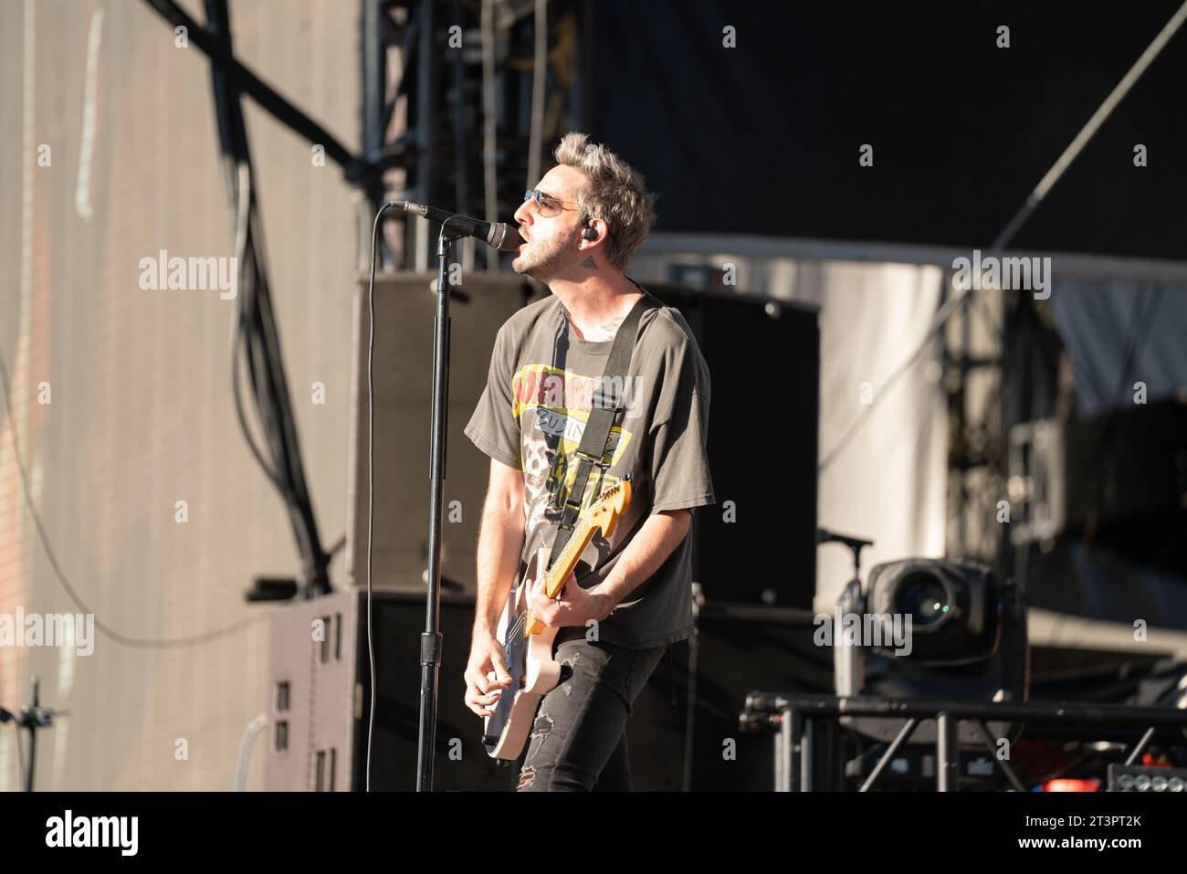 Las Vegas, États-Unis. 21 octobre 2023. Alex Gaskarth de All Time Low se produit au When We Were Young Festival le 21 octobre 2023 à Las Vegas, Nevada. Le festival comprenait une formation de groupes pop/punk de premier plan. (Photo de Geoffrey Clowes/Sipa USA) crédit : SIPA USA/Alamy Live News Banque D'Images