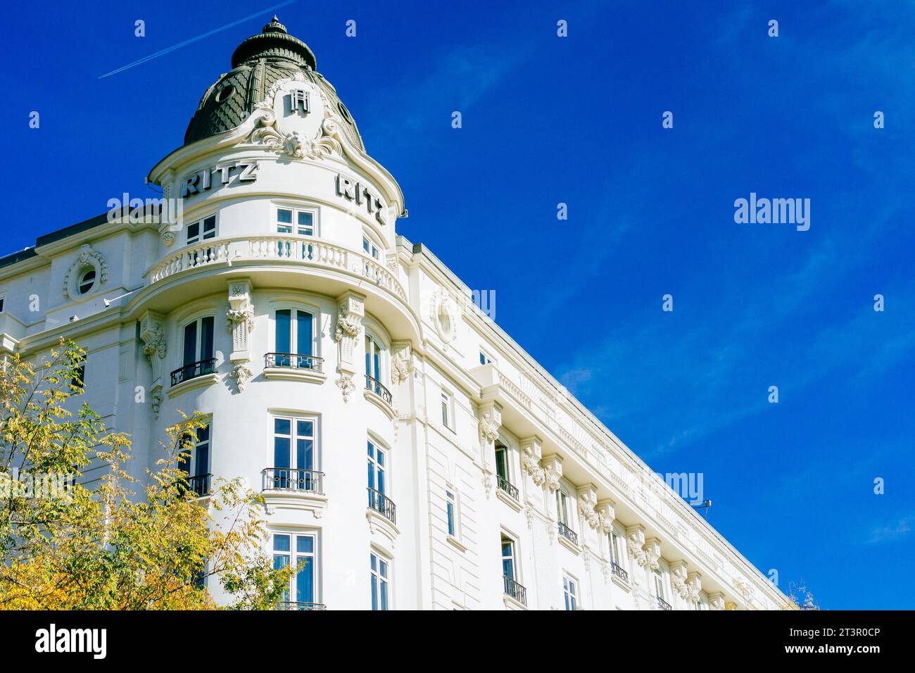 Le Mandarin Oriental Ritz de Madrid est un hôtel historique cinq étoiles belle époque situé à Madrid, en Espagne, au n°5 du quartier du Retiro, à côté du musée du Prado. Banque D'Images