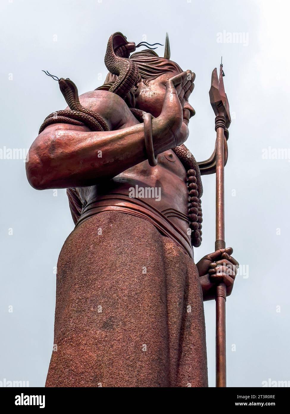 Vue de la statue géante du Seigneur Shiva à Grand bassin, site religieux de Ganga Talao à Maurice Banque D'Images