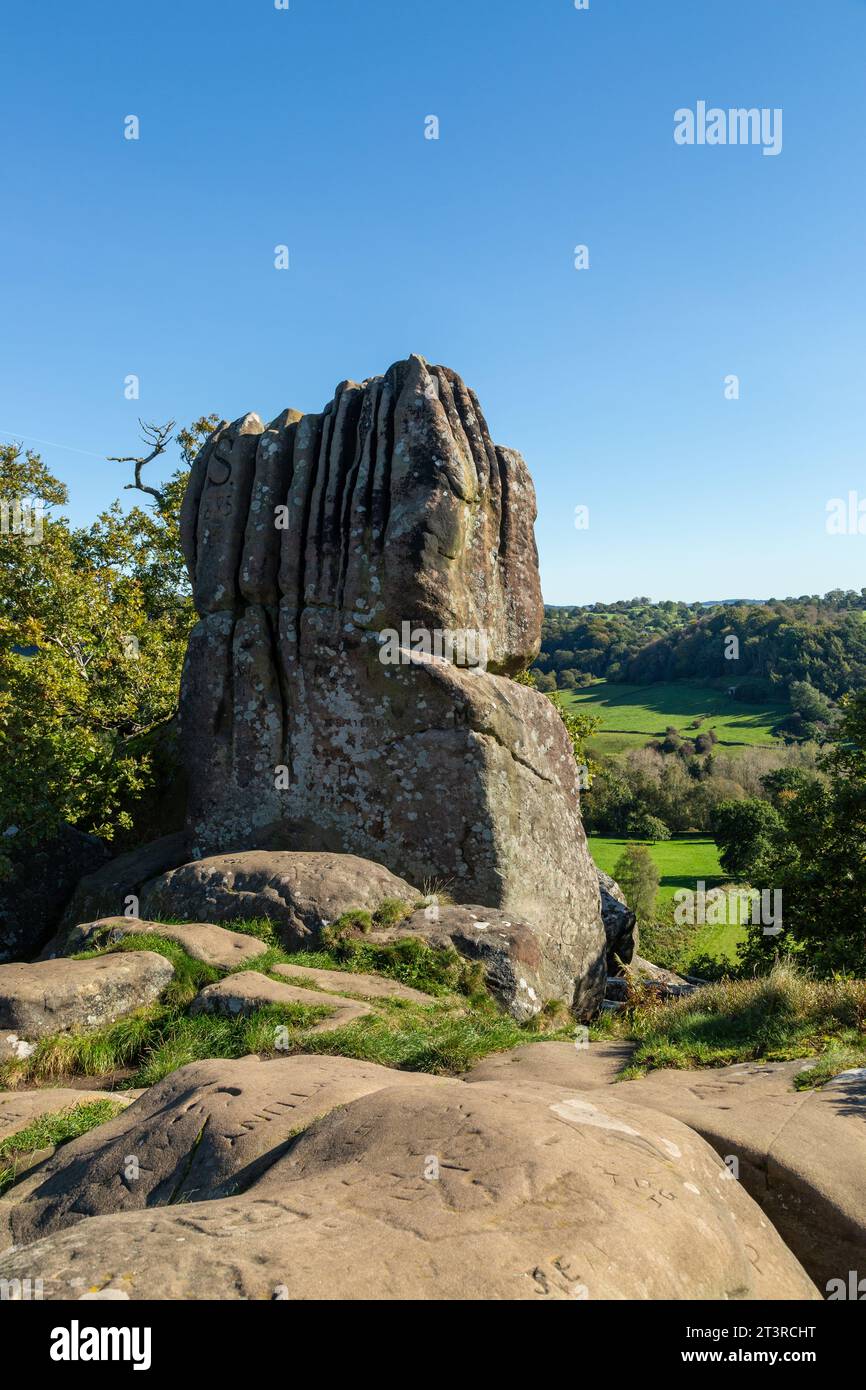 Robin Hood's Stride (également connu sous le nom de Mock Beggar's Mansion) est une formation rocheuse sur la Limestone Way dans le Derbyshire près du village d'Elton Banque D'Images