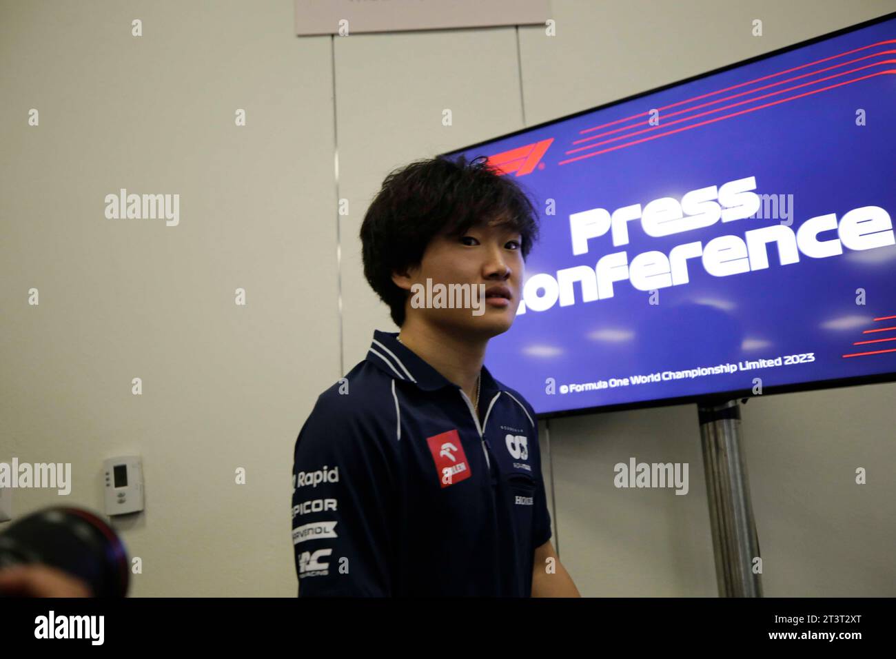 Mexico, Mexico, Mexique. 27 octobre 2023. Yuki Tsunoda (pilote AlphaTauri) arrive à la première conférence de presse avant le Grand Prix du Mexique 2023. (Image de crédit : © Luis E Salgado/ZUMA Press Wire) USAGE ÉDITORIAL SEULEMENT! Non destiné à UN USAGE commercial ! Banque D'Images