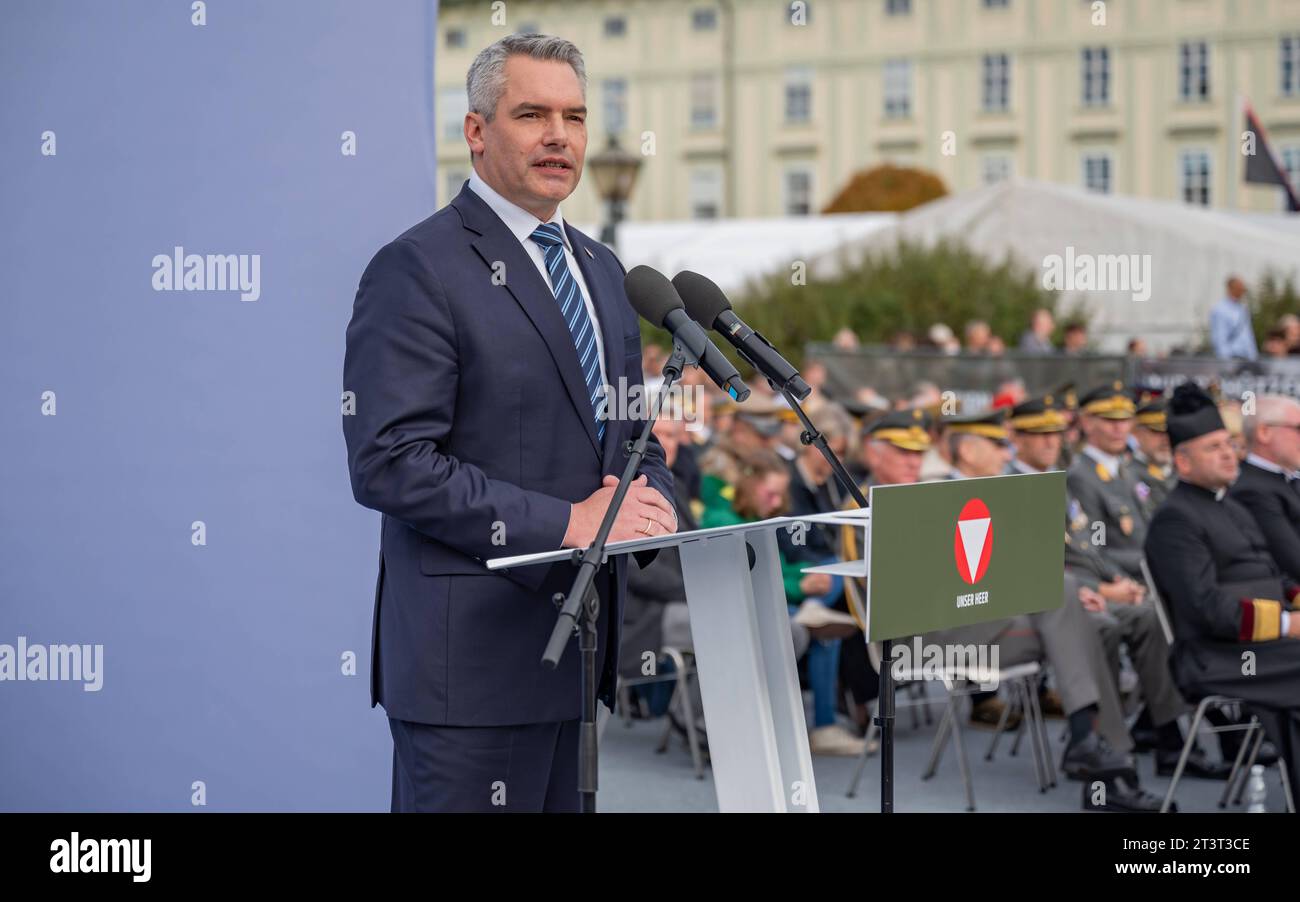 20231026 Nationalfeiertag 2023 Angelobung von RekrutInnen WIEN, OESTERREICH - 26. OKTOBER : Oesterreichischer Bundeskanzler Karl Nehammer OeVP waehrend seiner Rede BEI der Angelobung der Rekrutinnen und Rekruten anlaesslich der offiziellen Feierlichkeiten am Nationalfeiertag 2023 am Wiener Heldenplatz am 26. Oktober 2023in Wien, Oesterreich. 231026 SEPA 17 072 Copyright : xIsabellexOuvrardx SEPAxMedia crédit : Imago/Alamy Live News Banque D'Images