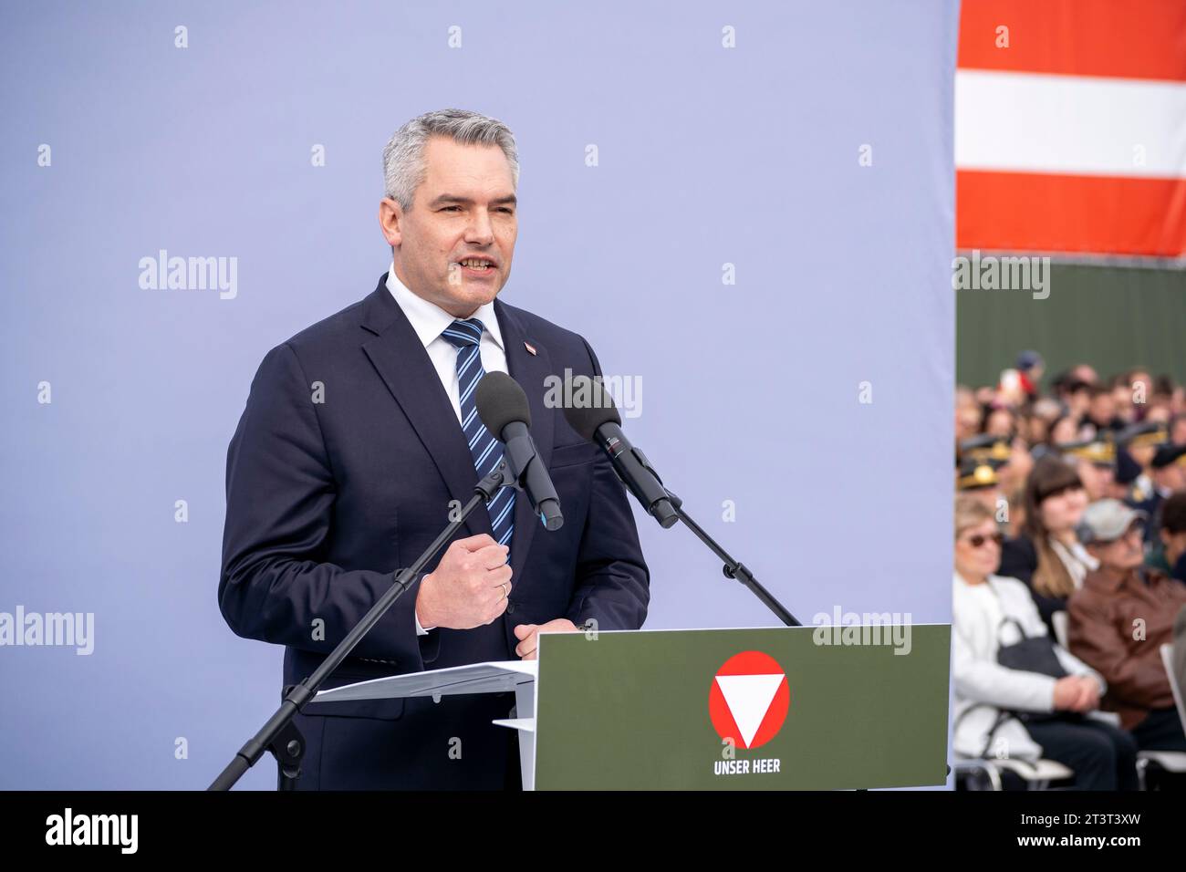 Wien, Österreich. 26 Oktober 2023. Wiener Bundeskanzler Karl Nehammer spricht zu Rekrutinnen und Rekruten am Nationalfeiertag BEI der informations- und Leistungsschau des Bundesheeres in Wien. *** Vienne, Autriche 26 octobre 2023 Vienne le Chancelier fédéral Karl Nehammer s'adresse aux recrues lors de la fête nationale au salon d'information et de performance des forces armées autrichiennes à Vienne Banque D'Images