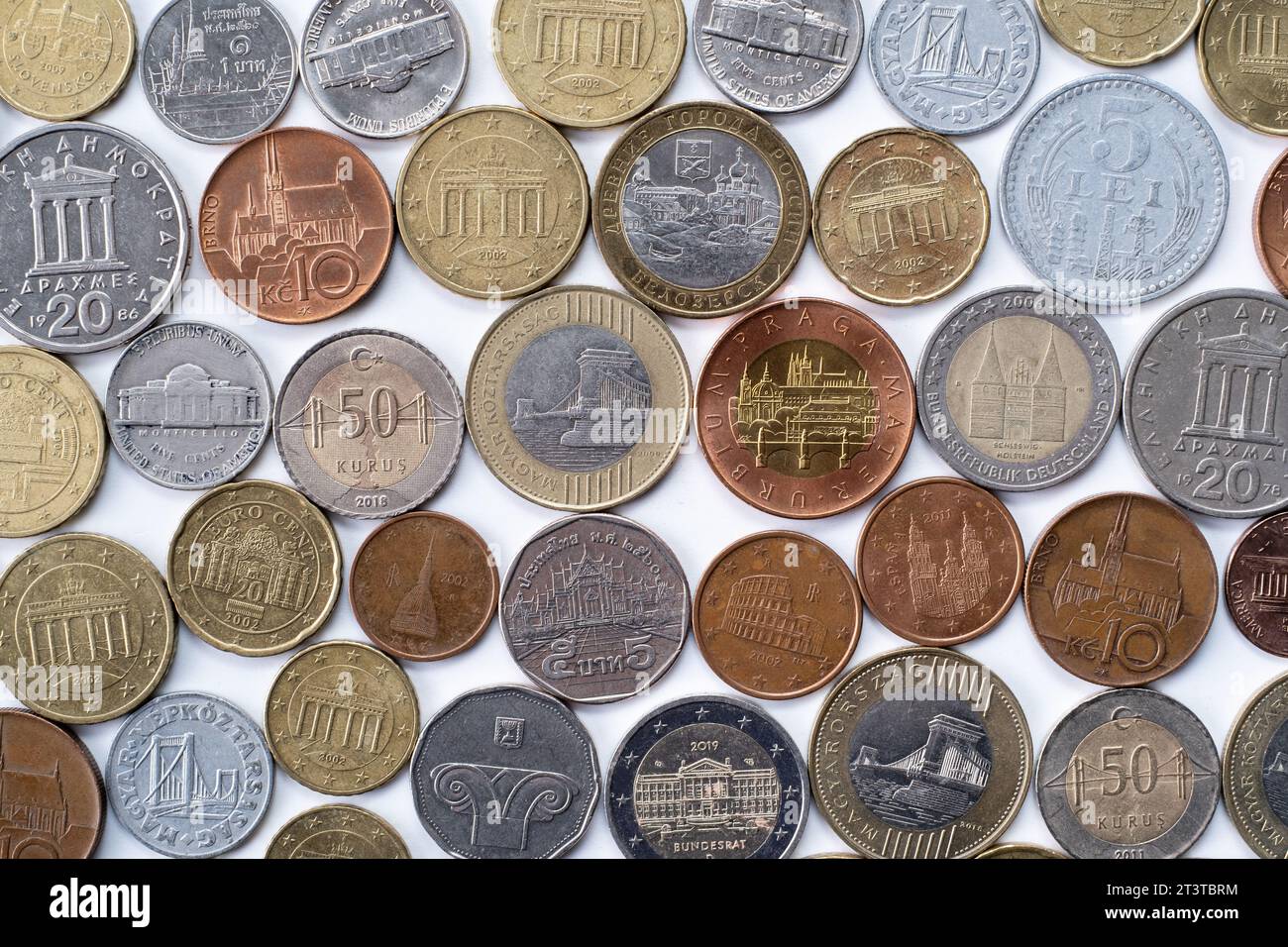 Diverses pièces en argent présentant une architecture frappée sur des