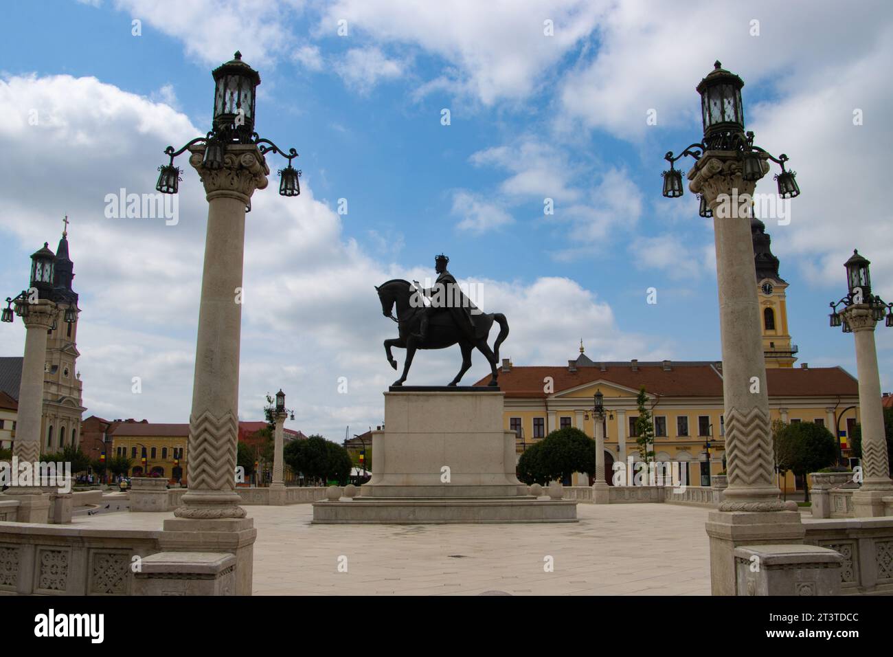 Statue du roi Ferdinand Ier sur la Piata Unirii ( place de l'Union ) , ville d'Oradea, Roumanie Banque D'Images