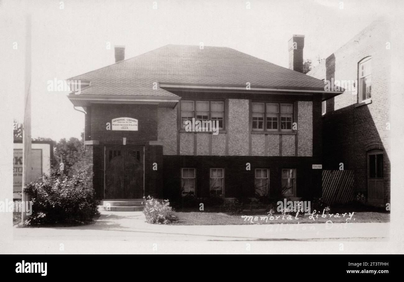 Memorial Library and Women's Institute, Alliston, New Tecumseth, Ontario Canada, carte postale des années 1920-1930. photographe non identifié Banque D'Images